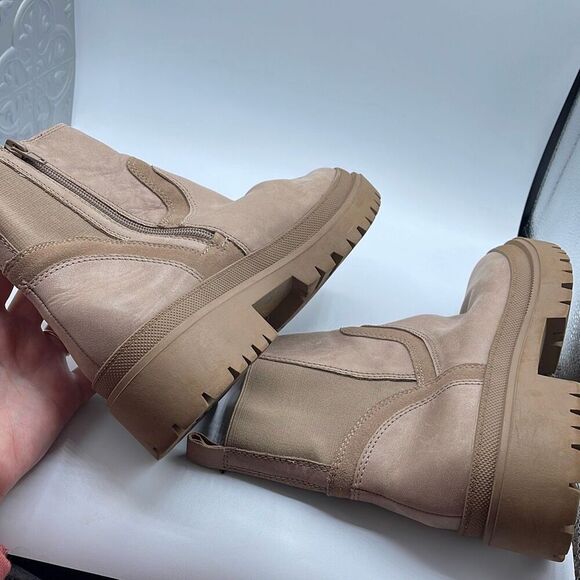 Lucky Brand size 9 Eabile Chelsie lug sole bootie. - Picture 8 of 10